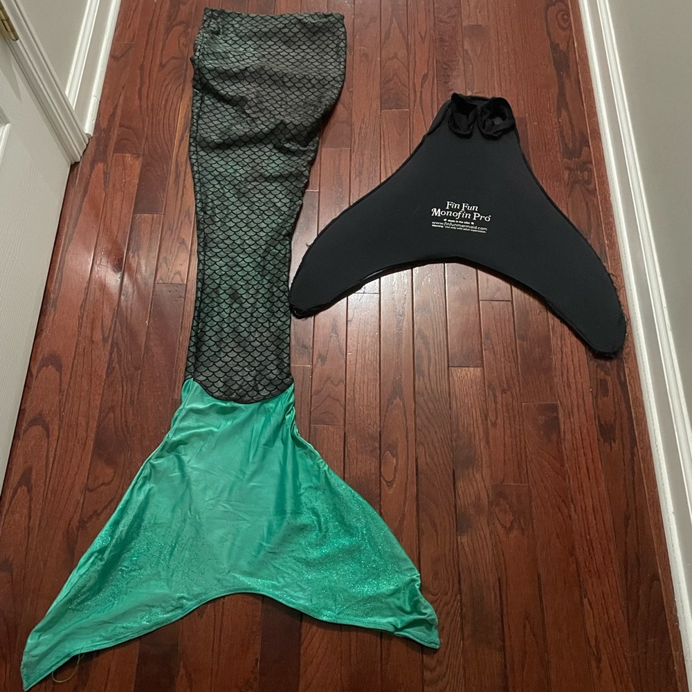 Fun fun mermaid tail and insert mono fin women’s XS.